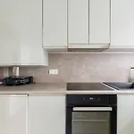 Apartment Near Metro & Netflix - Kingsize Bed
