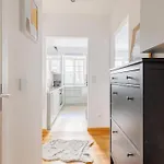 Apartment Near Metro & Netflix - Kingsize Bed
