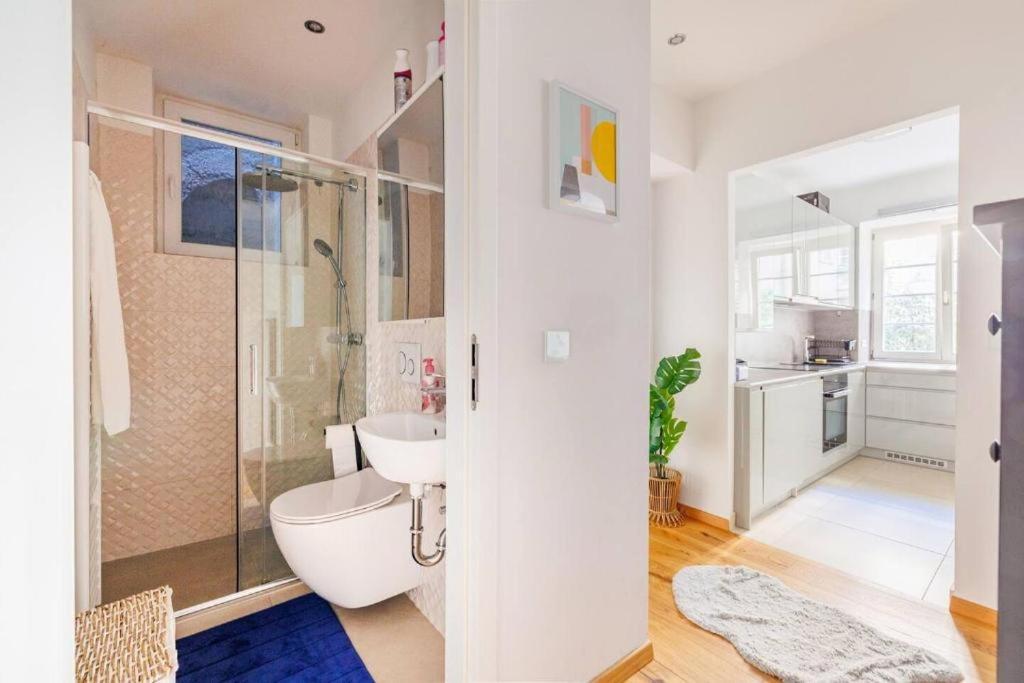 Near Metro & Netflix - Kingsize Bed Apartment Wien