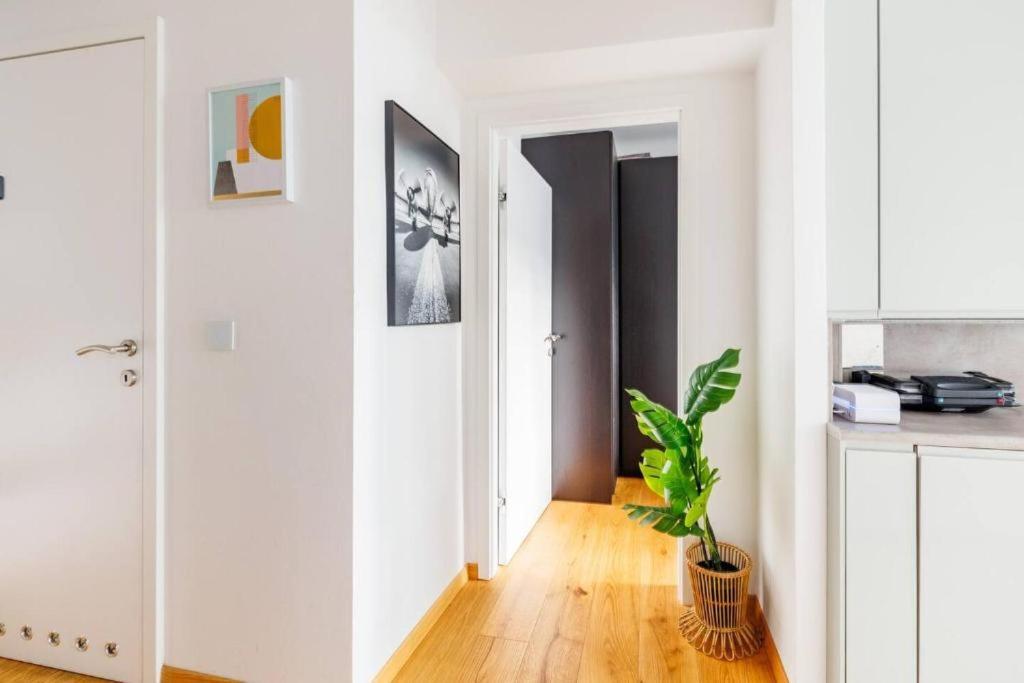 Near Metro & Netflix - Kingsize Bed Wien